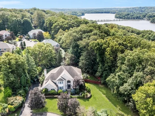 10 Chadwick Ct, Park Ridge Boro, NJ 07656