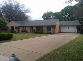 1960 Loma Linda Ct, Fort Worth, TX 76112