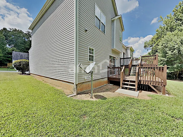 5759 Newnan Cir — Photo 19