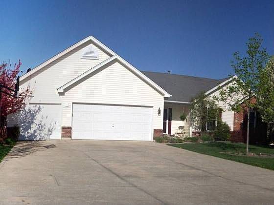 1st image of 13 Hampton Woods Ln