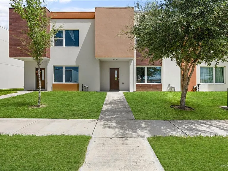 2312 Harmony Ln #D — Photo 2