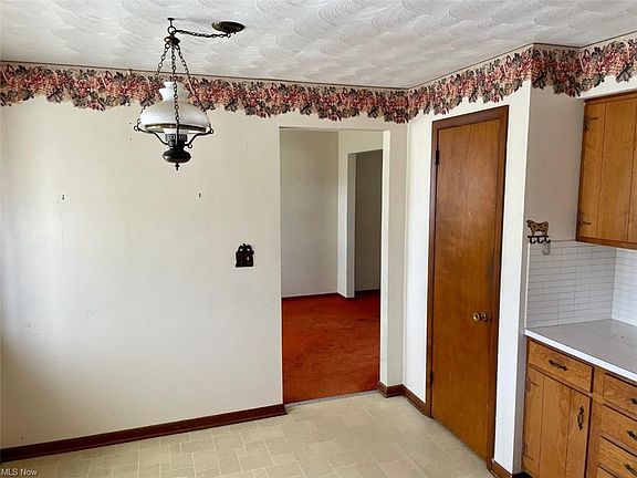 5th image of 3703 Woodstock Dr