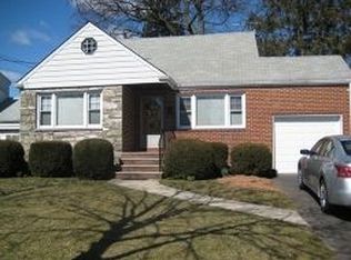 210 Fernwood Ter, Linden, NJ 07036