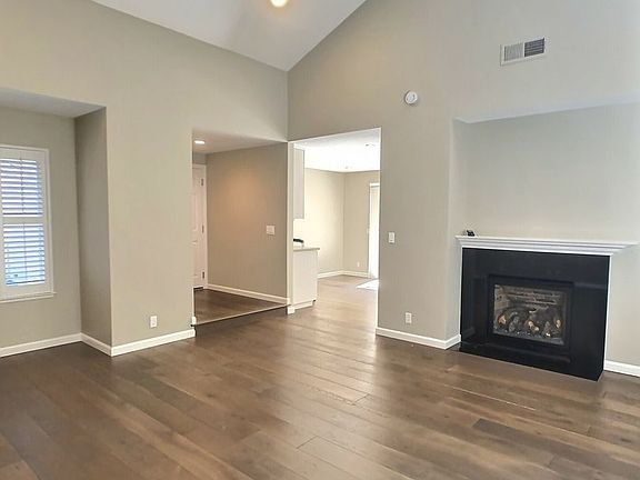 3rd image of 1649 Elderberry Way