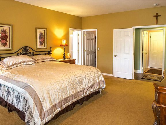 4th image of 15 Golden Spruce Dr