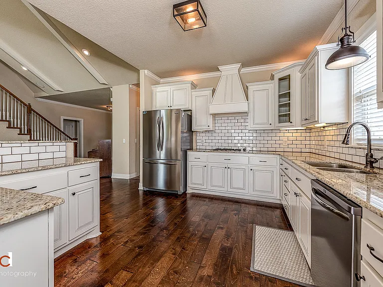1408 NE Dysart Woods Ln — Photo 15