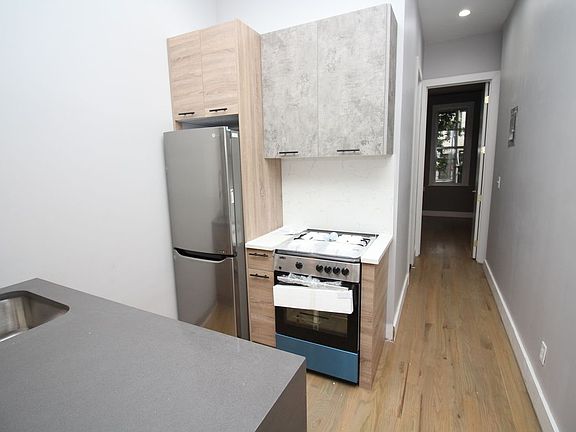 2nd image of 1125 Willoughby Ave APT 1R