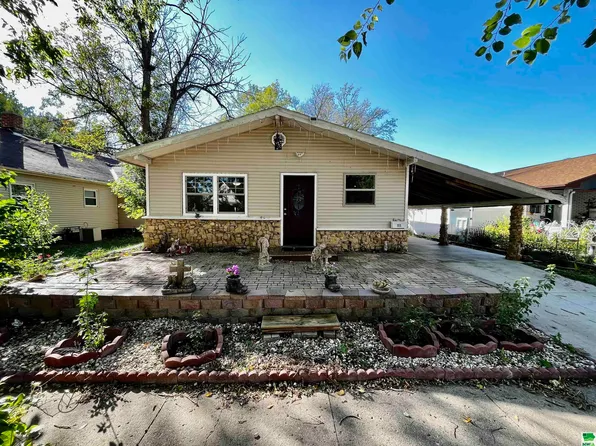 115 3rd Ave SW, Le Mars, IA 51031