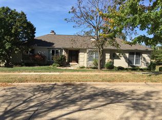 2601 Sun Meadow Dr, Chesterfield, MO 63005