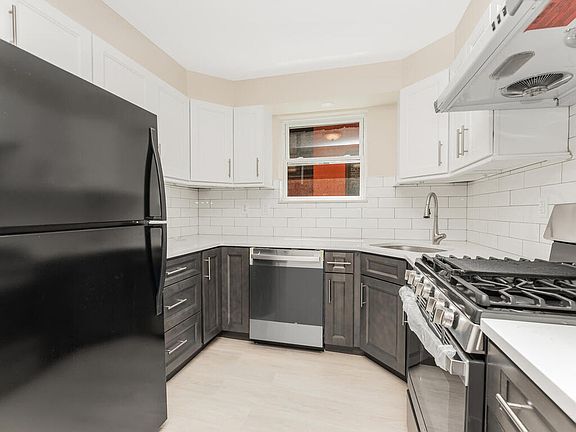 4th image of 520 Kappock St Floor 2
