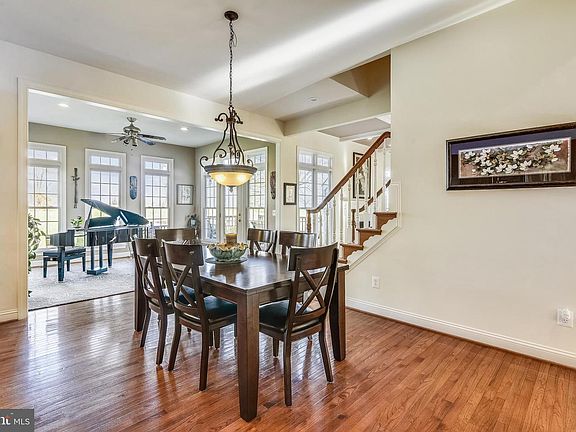 5th image of 38272 Parnell Ct
