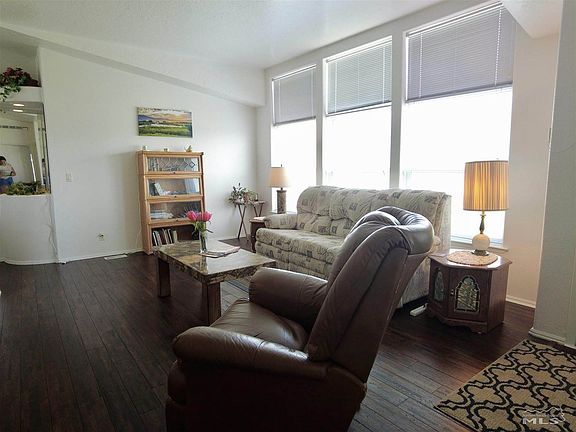 3rd image of 5825 Pelican Ln