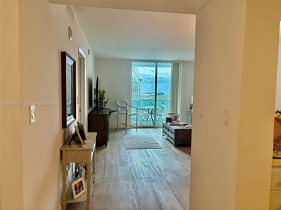 3rd image of 1800 N Bayshore Dr APT 1704