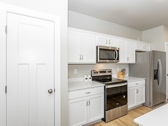 4th image of 626 NE Hunter Dr