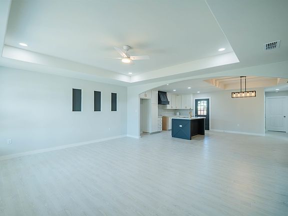 4th image of 6705 El Jinete Dr