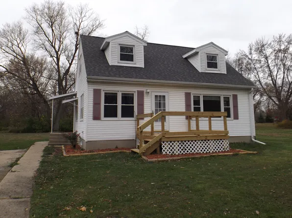 1713 Woodburn Ave, Sterling, IL 61081