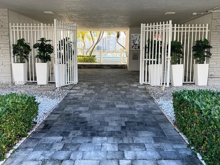 462 Golden Isles Dr #206 — Photo 2
