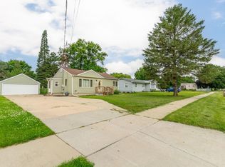 1041 Longfellow Ave, Waterloo, IA 50703