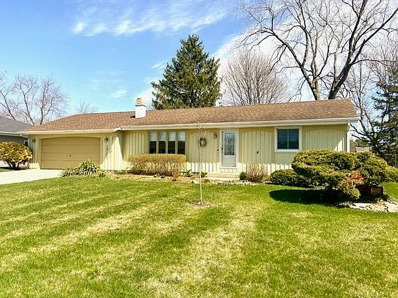 2nd image of 1726 Clover Ln