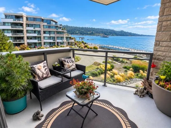 5725 Teredo St #403, Sechelt, BC V7Z 0J7