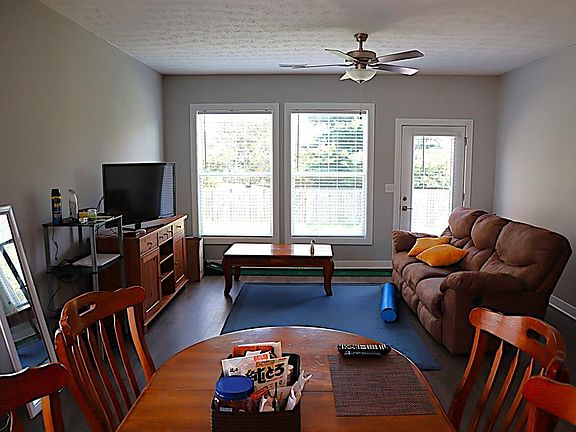 4th image of 2163 Ottawa Dr