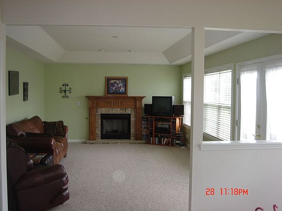 Family Room w/Fireplace