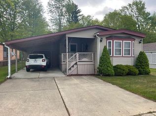1960 Meadowlark Ln, Smiths Creek, MI 48074