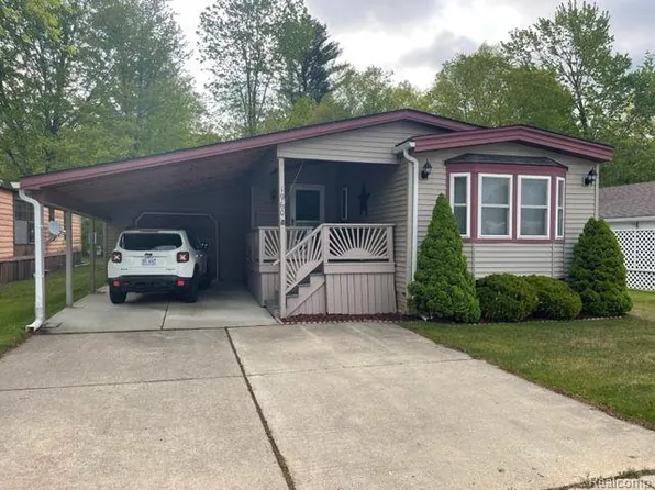 1960 Meadowlark Ln, Smiths Creek, MI 48074