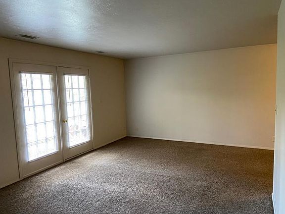 5th image of 1118 Amherst Dr #E1