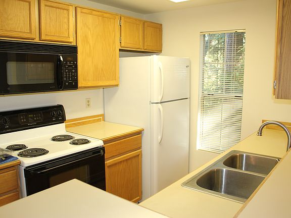 3rd image of 7602 Concord Ln NE #101