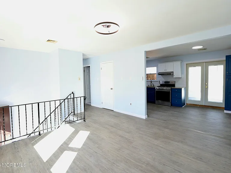 900 Hunter Blvd — Photo 2