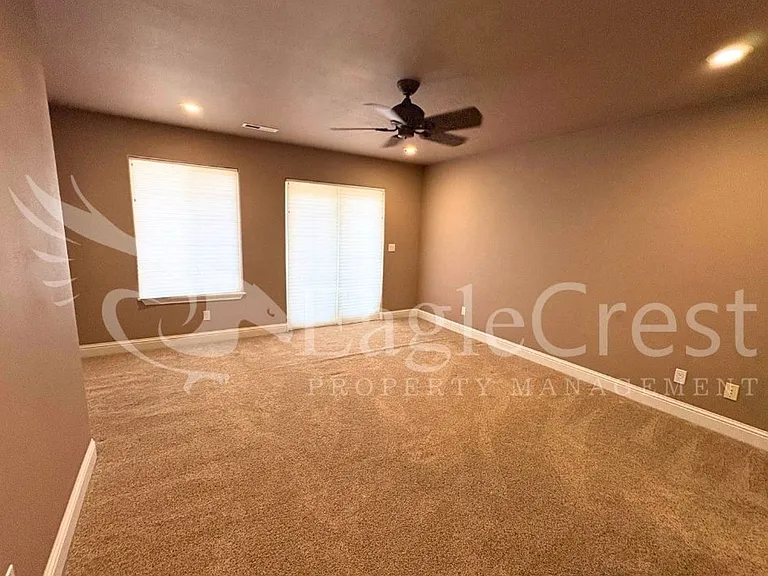 44 Vinehill Dr — Photo 77
