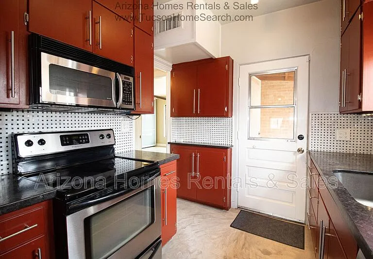 122 N Martin Ave — Photo 3