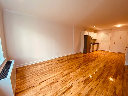 Rented by Metropolis Real Estate of Manhattan | media 7