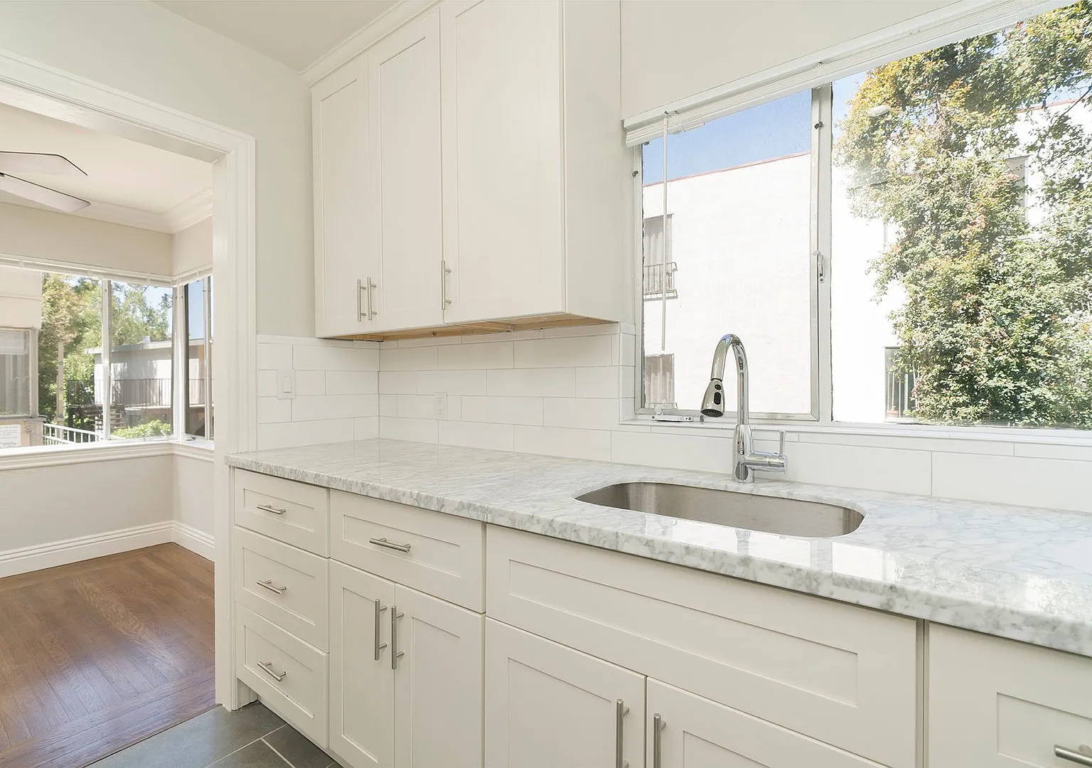 Newly remodeled one bedroom at the Adams Point area of Oakland. — Photo 4