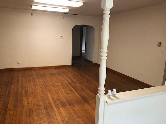 3rd image of 605 Fm Stafford Ave