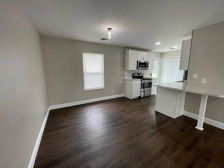 1054 Dalton Ln — Photo 4