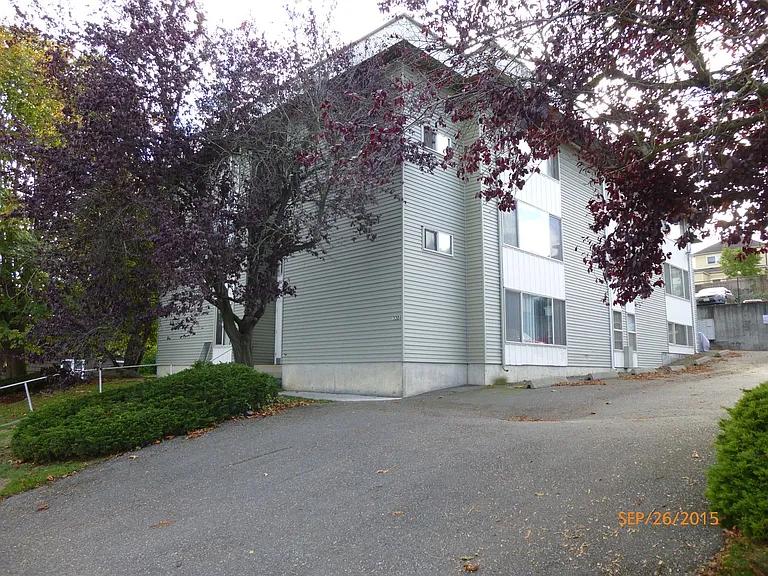 3326 Lombard Ave #1 — Photo 2