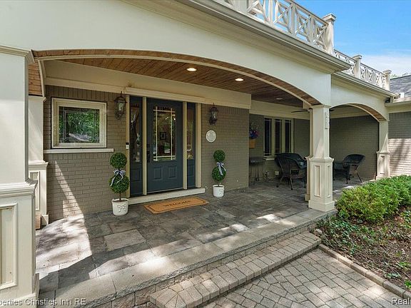 3rd image of 945 Peach Blossom Ct