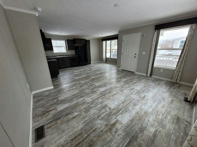 1st image of 8 Quarry Hill Est #8