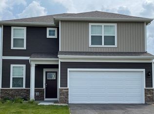 6913 Willow Dr, Wonder Lake, IL 60097