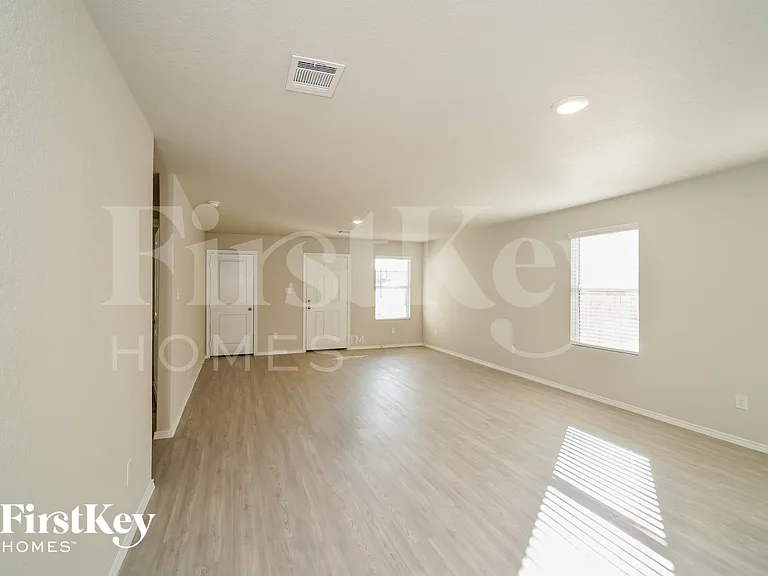 10783 Prusiner Dr — Photo 3