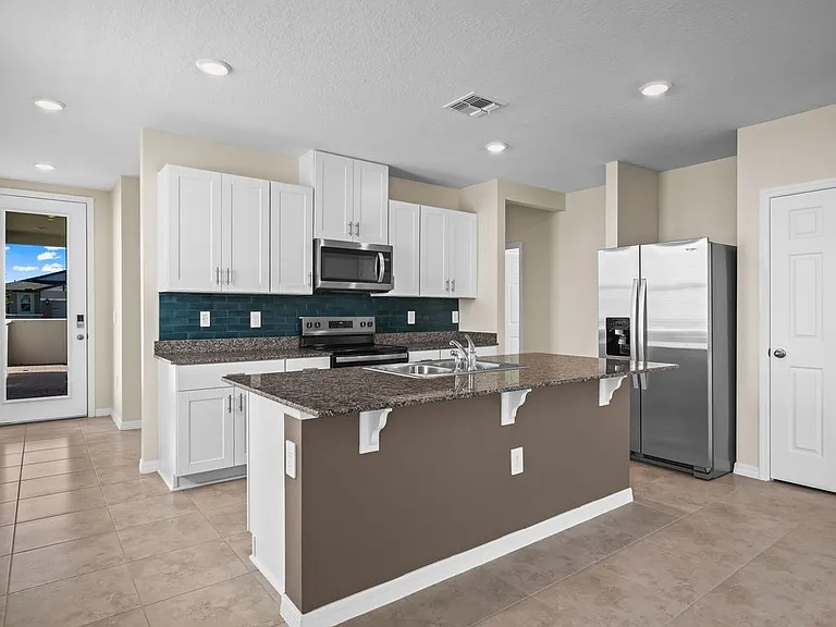 520 Kennedy Dr — Photo 23