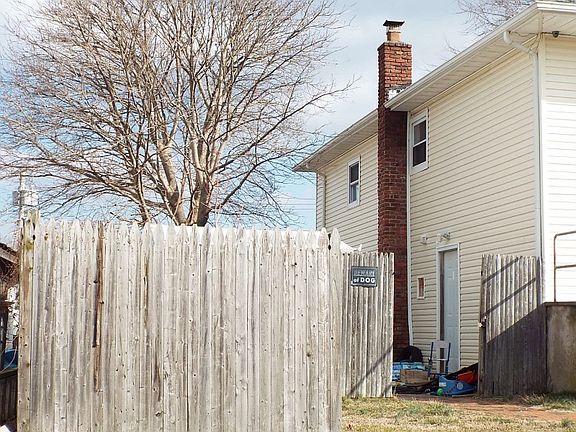 3rd image of 842 Ocean St