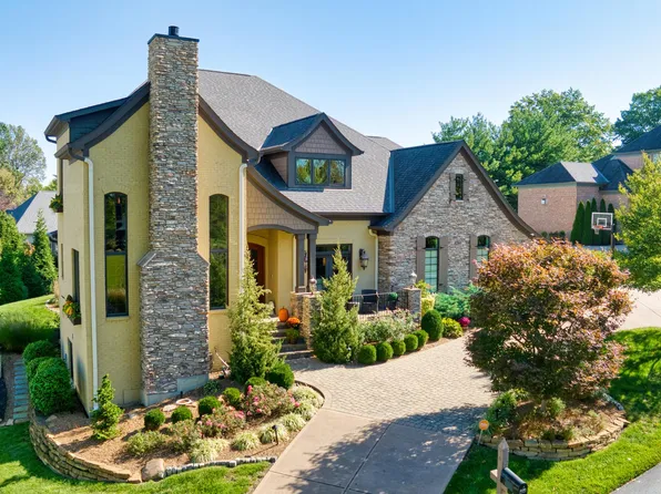 8 Whitehouse Dr, Crestview Hills, KY 41017