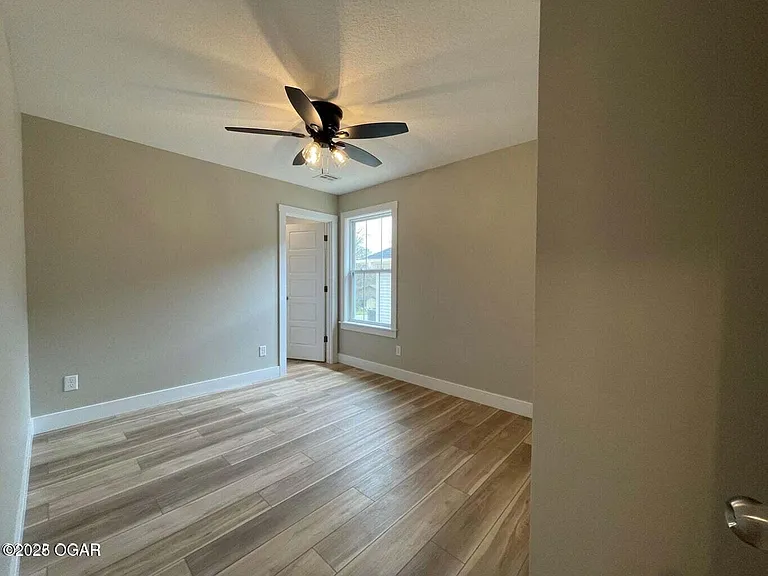 1931 N Saint Louis Ave — Photo 5