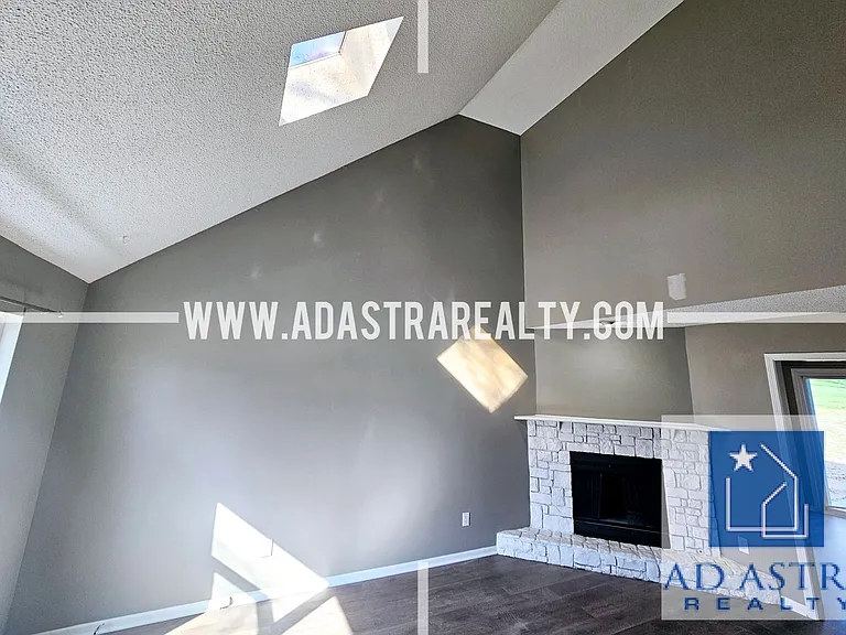 11807 Caenen St — Photo 5