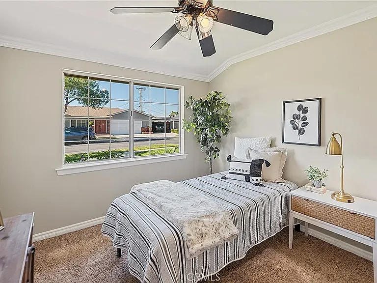 4 bed, 1593 sqft, $1,100 — Photo 1