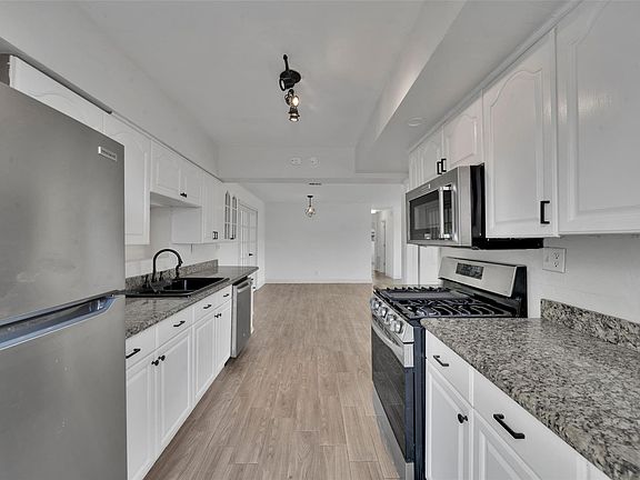 4th image of 6265 Lakeshore Drive