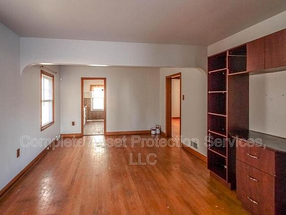 3rd image of 7540 Van Buren Ave